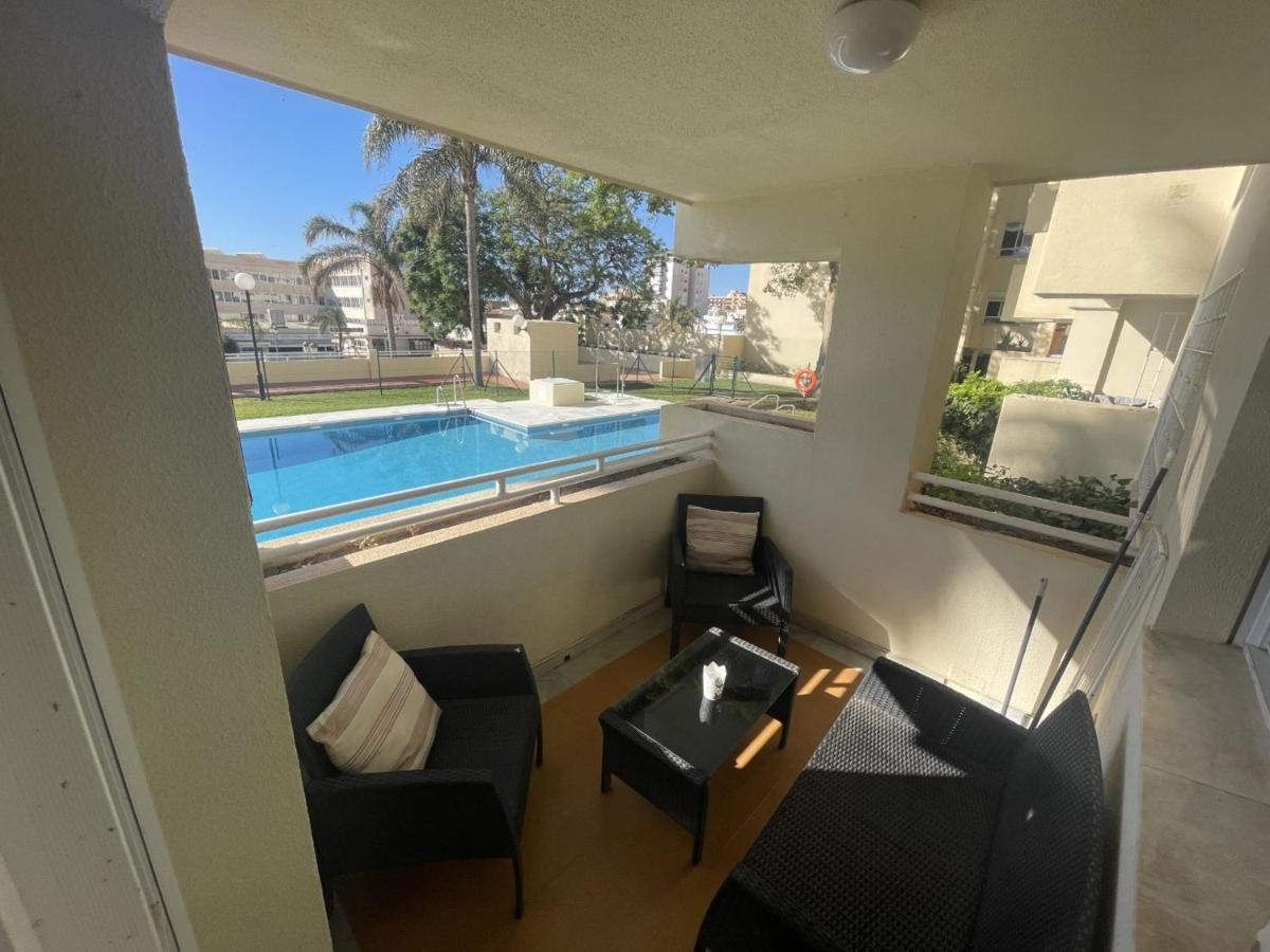 Appartamento Apartamento En La Carihuela Con Piscina Y Parking, Al Lado De La Playa Torremolinos Esterno foto