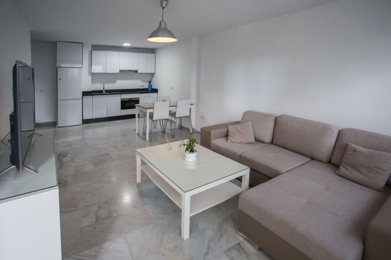 Appartamento Apartamento En La Carihuela Con Piscina Y Parking, Al Lado De La Playa Torremolinos Esterno foto
